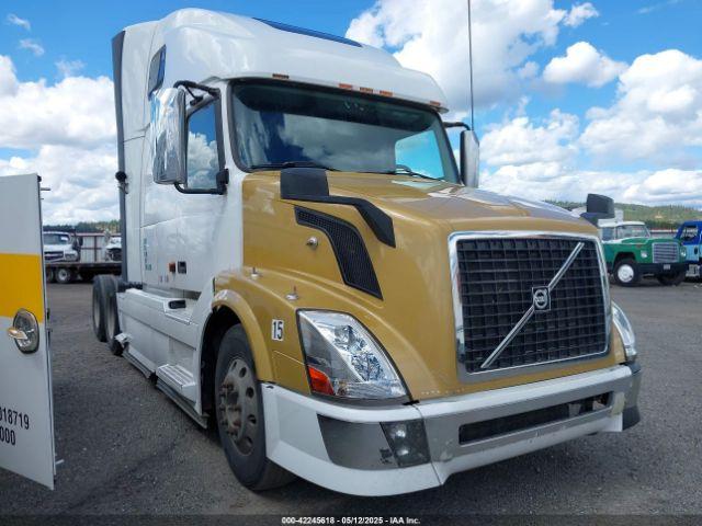  Salvage Volvo Vn