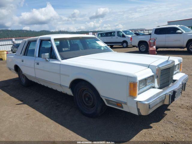  Salvage Lincoln Towncar