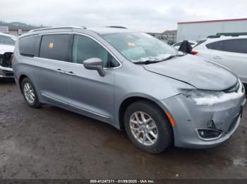  Salvage Chrysler Pacifica