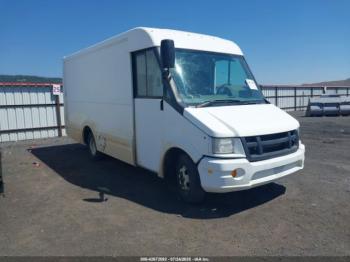  Salvage Isuzu Commercial Van