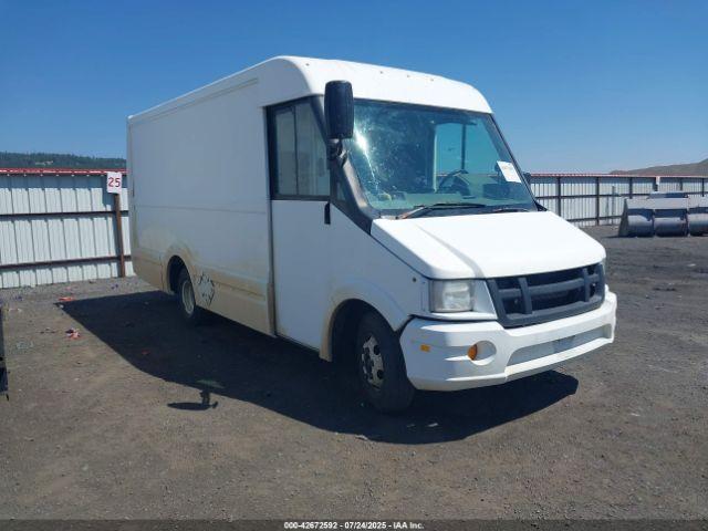  Salvage Isuzu Commercial Van