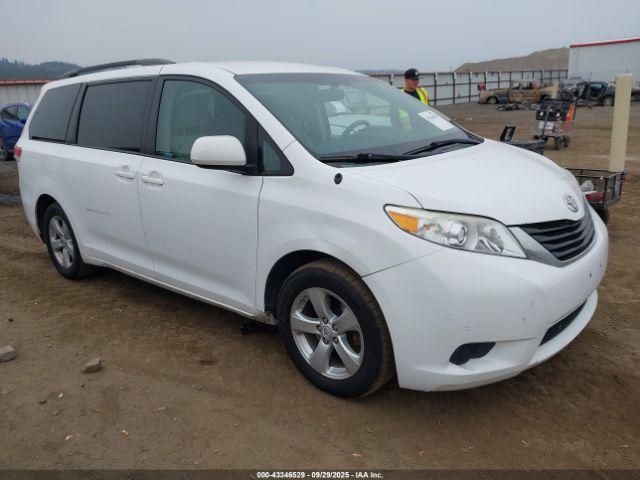  Salvage Toyota Sienna