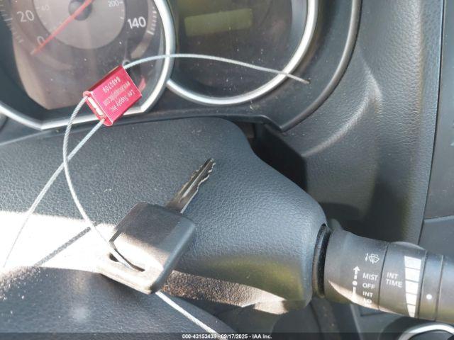 Nissan Versa 1.8s Image 10