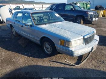  Salvage Lincoln Towncar