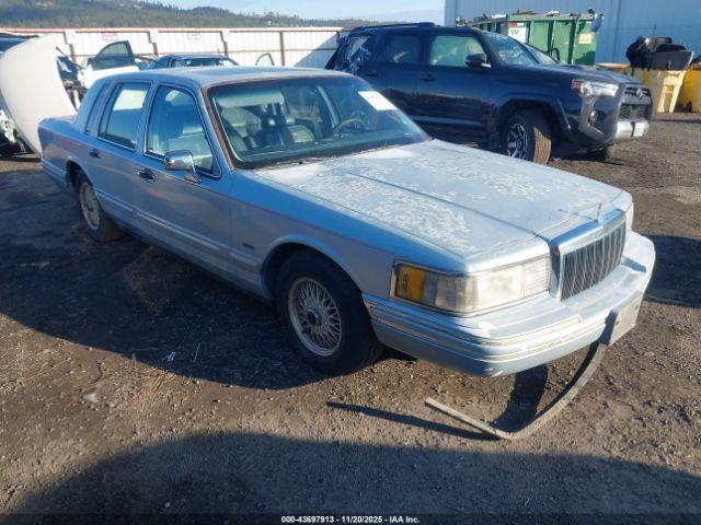  Salvage Lincoln Towncar