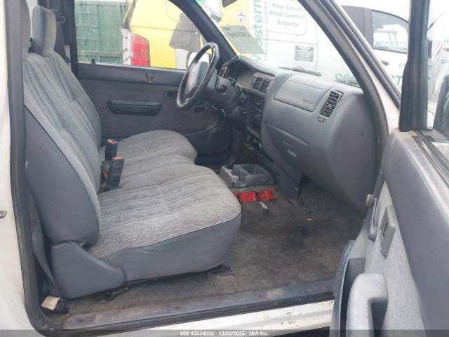 Toyota Tacoma Image 4