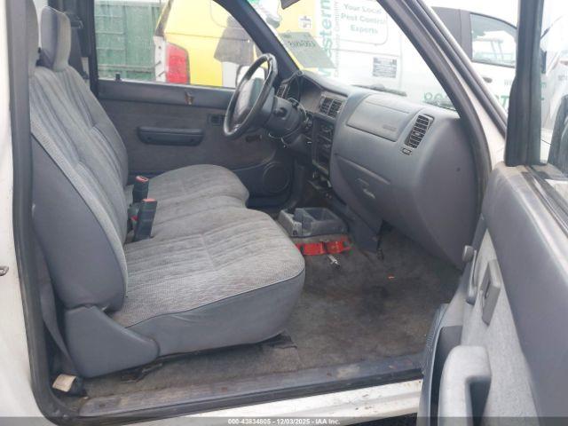 Toyota Tacoma Image 4