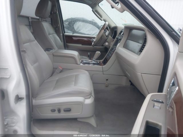 Lincoln Navigator Image 6