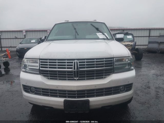 Lincoln Navigator Image 8