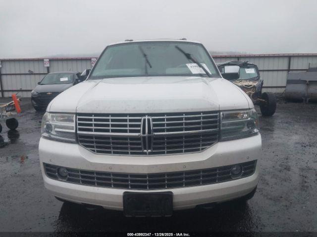 Lincoln Navigator Image 8