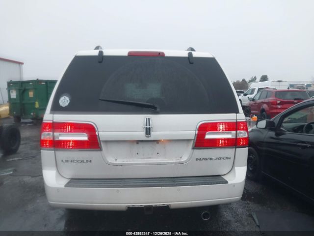 Lincoln Navigator Image 16