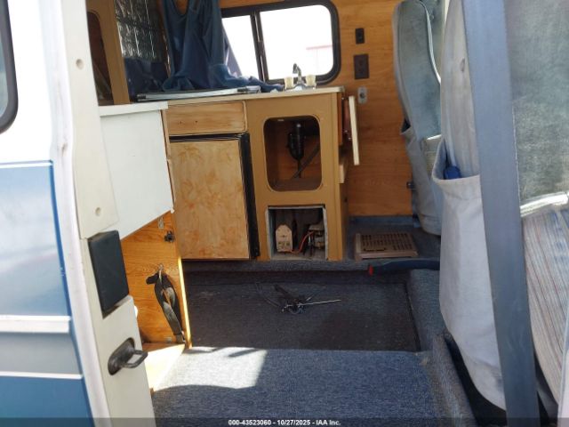 Dodge Ram Van B350 Image 10