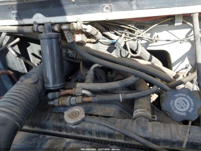 Dodge Ram Van B350 Image 8