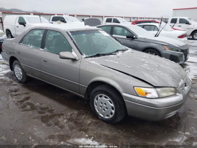 Toyota Camry Le Image 1