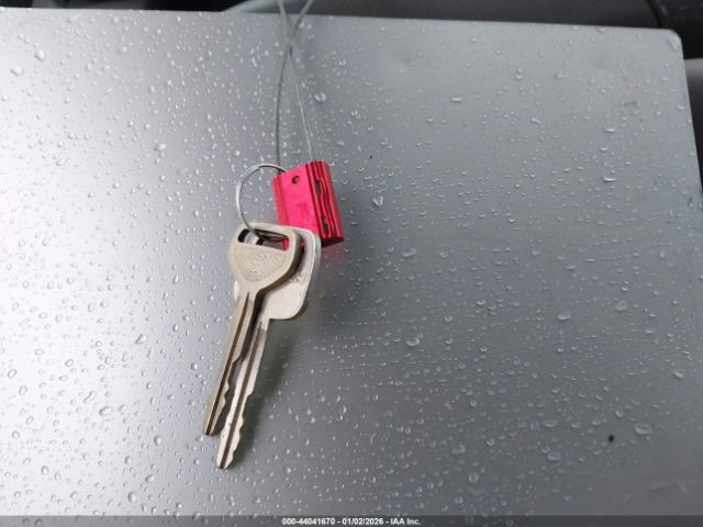 Toyota Camry Le Image 13