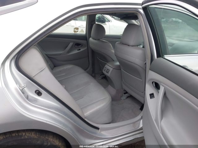 Toyota Camry Image 8