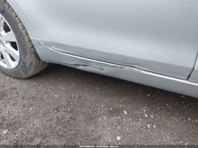 Toyota Camry Image 13