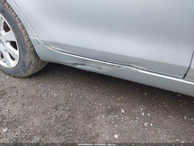 Toyota Camry Image 13