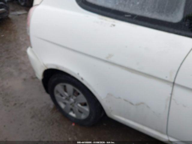 Hyundai ACCENT Gs Image 4