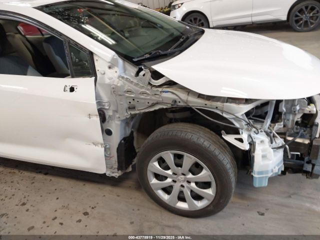 Toyota Corolla Hybrid Le Image 18