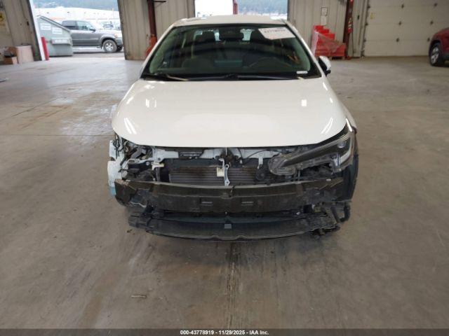 Toyota Corolla Hybrid Le Image 11