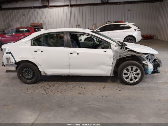 Toyota Corolla Hybrid Le Image 9