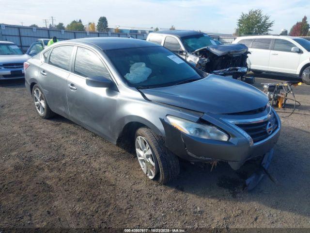  Salvage Nissan Altima