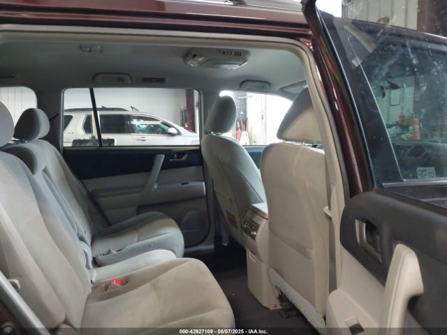 Toyota Highlander Base V6 Image 9