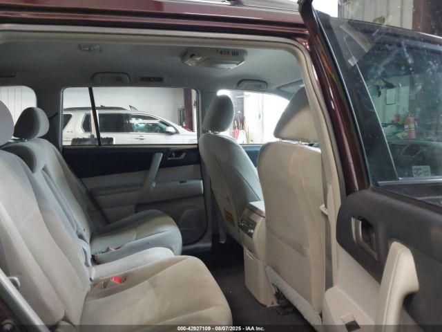 Toyota Highlander Base V6 Image 9