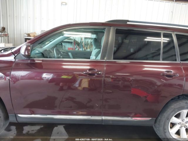 Toyota Highlander Base V6 Image 15