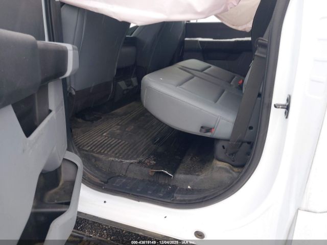 Ford F-550 Xl Image 13