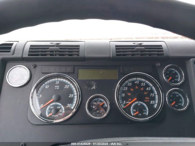 Freightliner Cascadia 125 Image 11