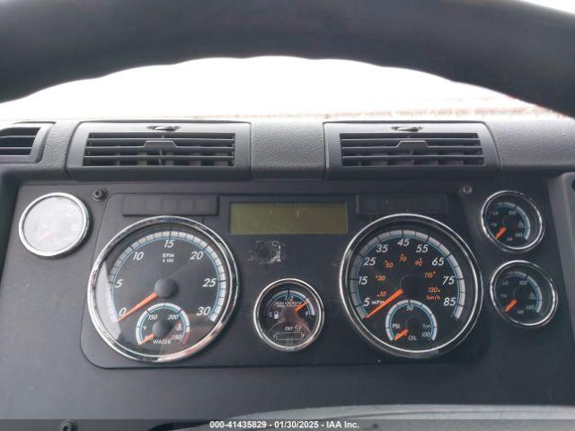 Freightliner Cascadia 125 Image 11