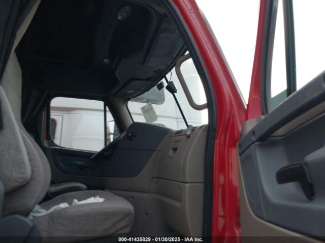 Freightliner Cascadia 125 Image 8