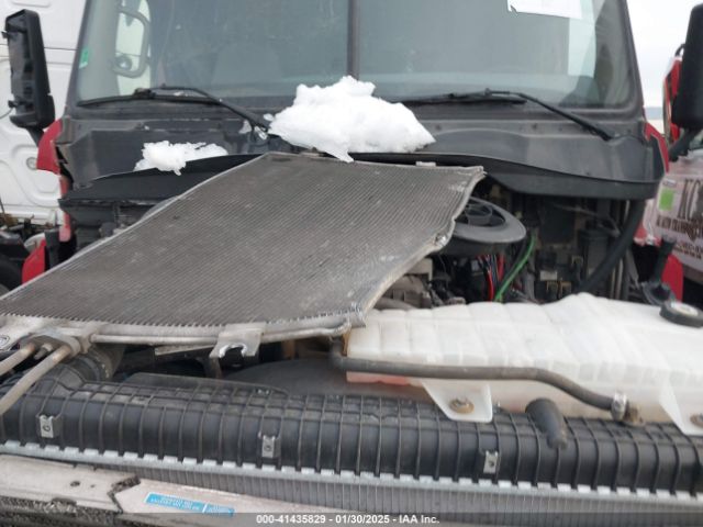 Freightliner Cascadia 125 Image 9