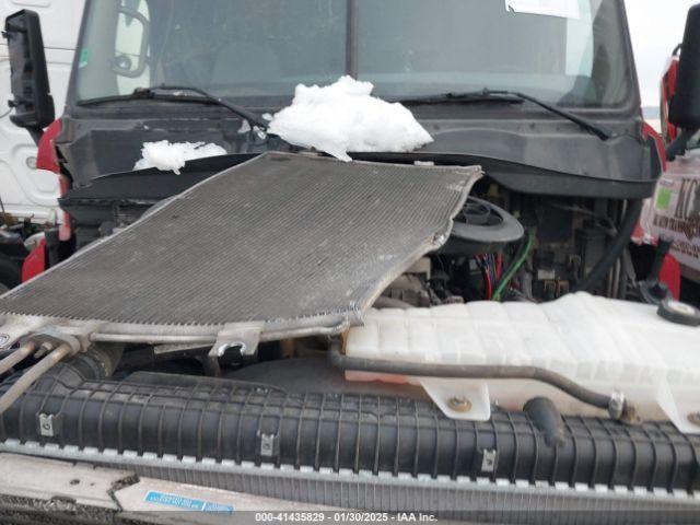 Freightliner Cascadia 125 Image 9