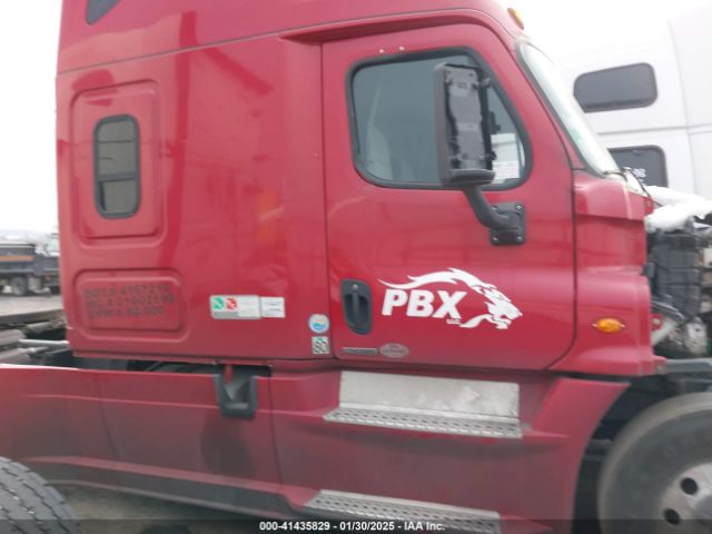 Freightliner Cascadia 125 Image 13