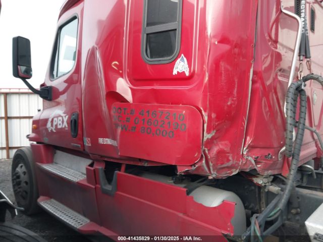 Freightliner Cascadia 125 Image 12