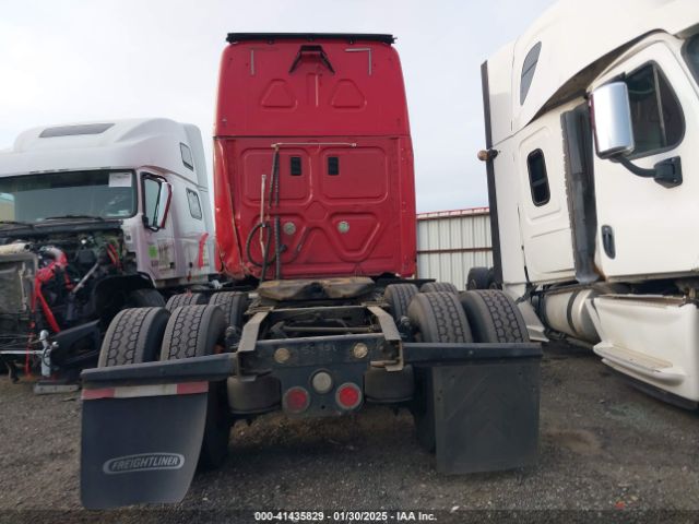 Freightliner Cascadia 125 Image 10