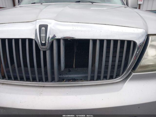 Lincoln Aviator Image 12