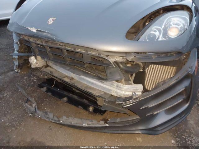 Porsche Macan Turbo Image 14