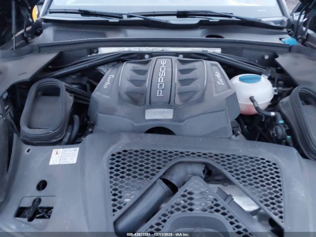 Porsche Macan Turbo Image 2