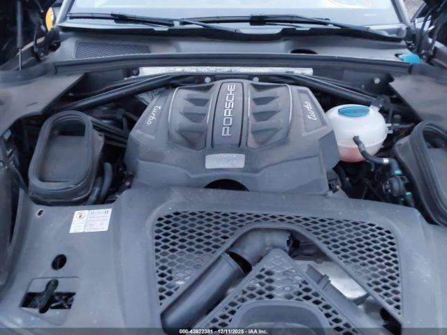 Porsche Macan Turbo Image 2