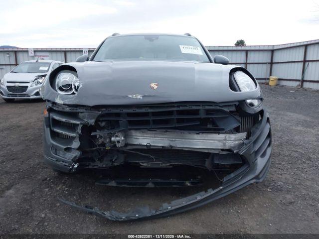 Porsche Macan Turbo Image 10