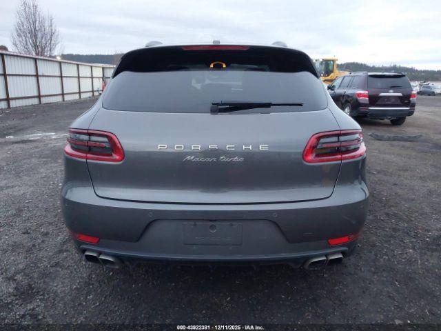Porsche Macan Turbo Image 5